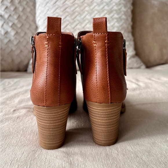 New Women's Target Universal Thread Tan Brown Ankle Boots Block Heel NIB NWT 7 - Picture 5 of 12
